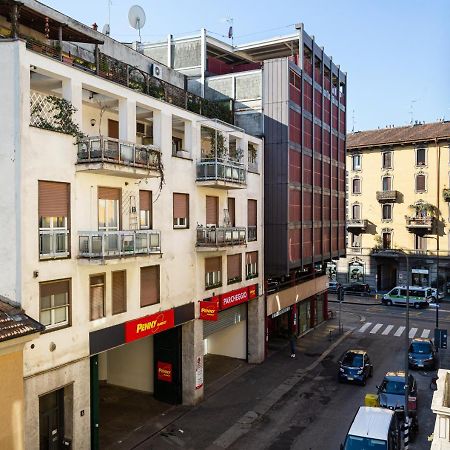 A Yellow Touch - Modern Studio In Isola Milano Bagian luar foto
