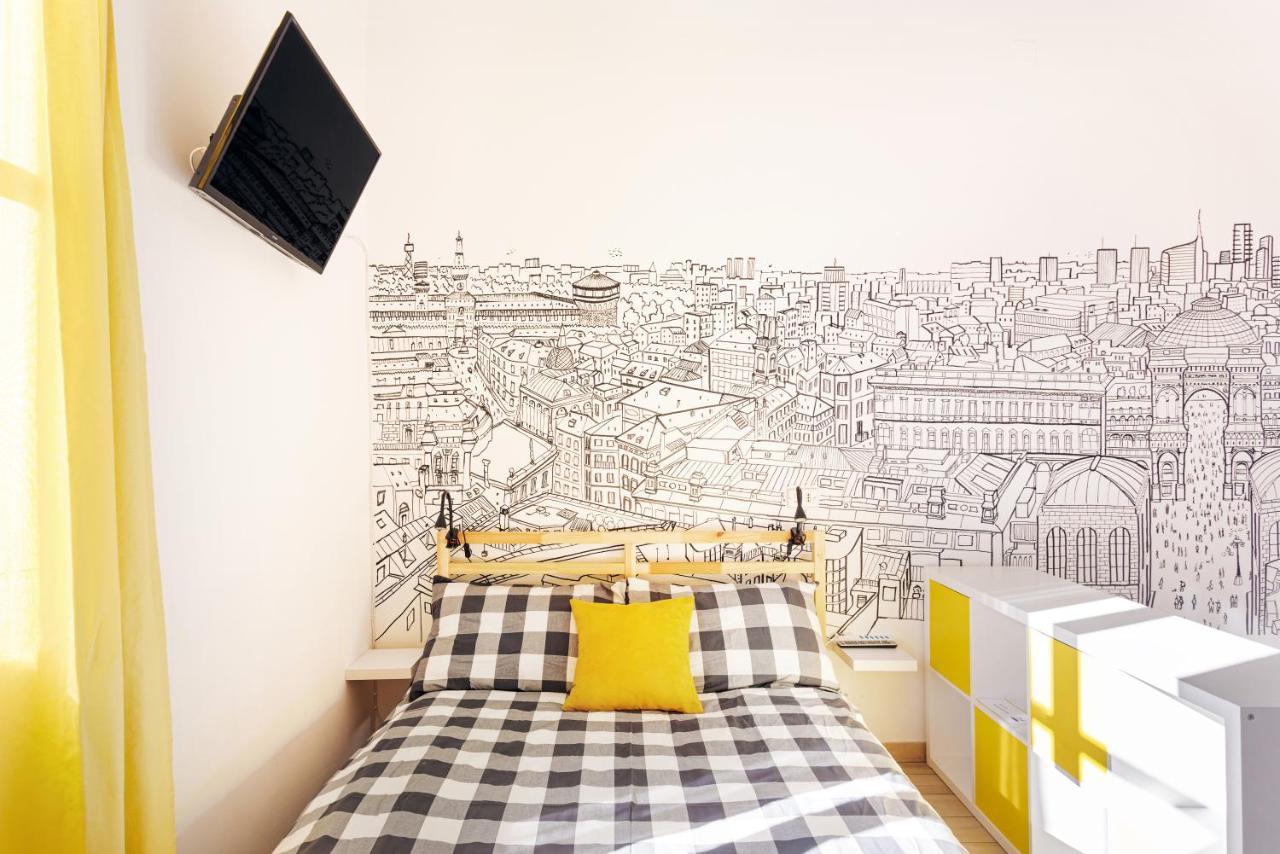 A Yellow Touch - Modern Studio In Isola Milano Bagian luar foto
