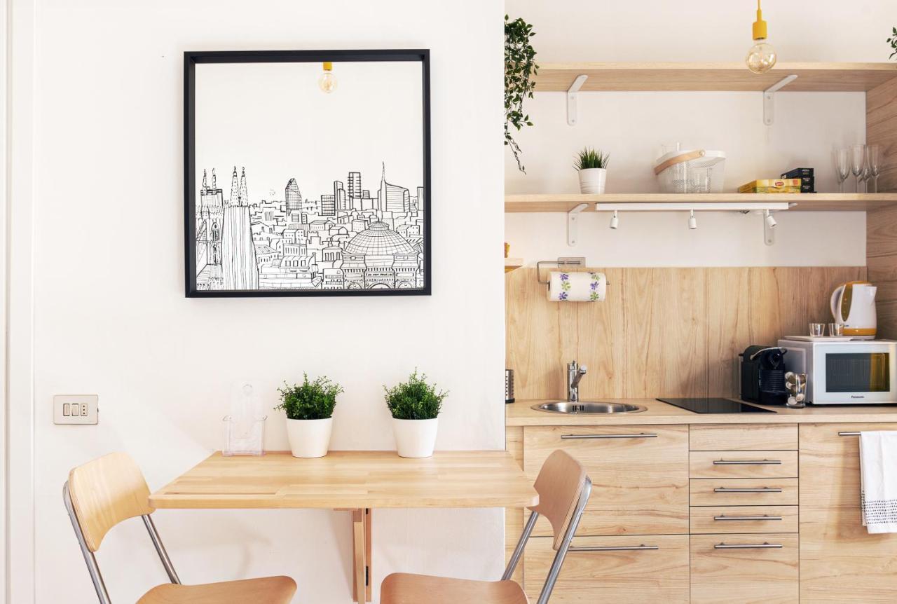 A Yellow Touch - Modern Studio In Isola Milano Bagian luar foto